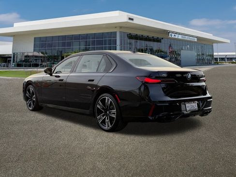Used 2025 BMW 760i xDrive image 8
