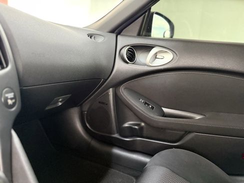Used 2017 Nissan 370Z w/ Sport Package image 35