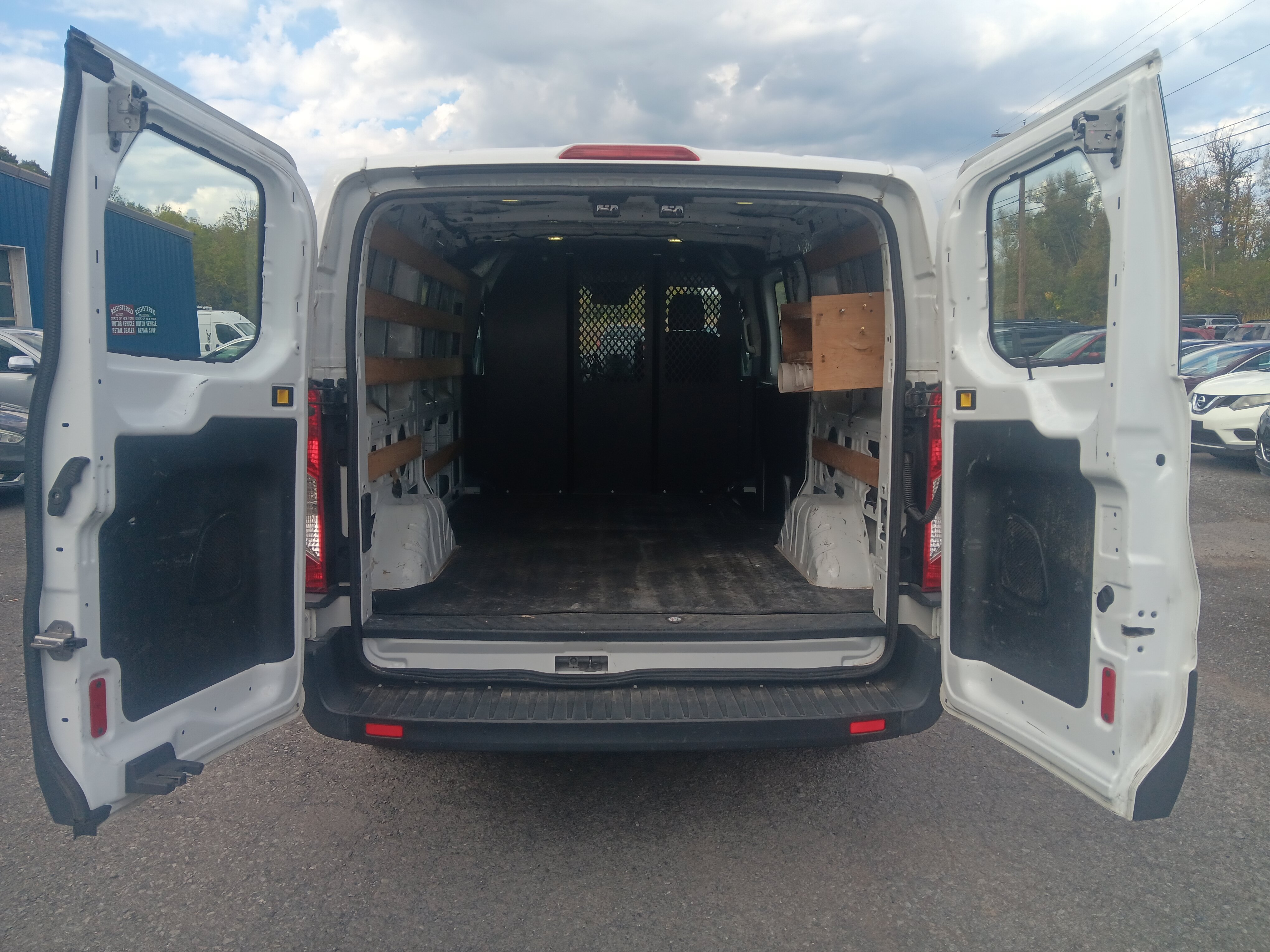 Used 2017 Ford Transit 250 130 Low Roof w/ Exterior Upgrade Package RWD image 4