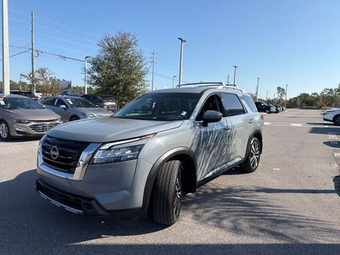Certified 2024 Nissan Pathfinder Platinum w/ Cargo Package image 4