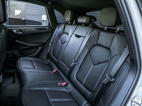 Certified 2024 Porsche Macan AWD/4WD image 14