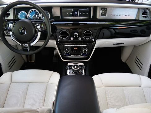 Certified 2022 Rolls-Royce Phantom Extended Wheelbase w/ The Phantom Package RWD image 4
