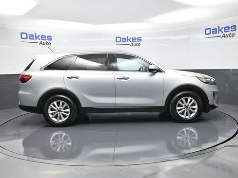Used 2020 Kia Sorento LX w/ LX I4 Convenience Package image 9