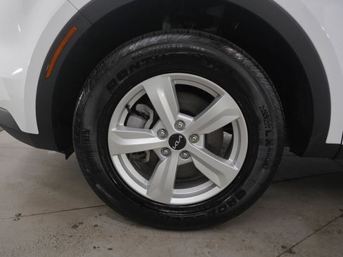 Used 2023 Kia Sorento LX image 26