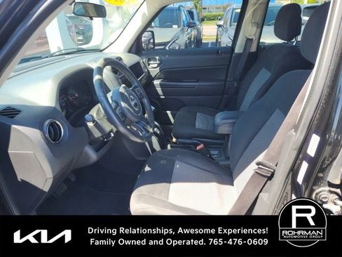 Used 2014 Jeep Patriot Latitude w/ Sun/Sound Group AWD/4WD image 8
