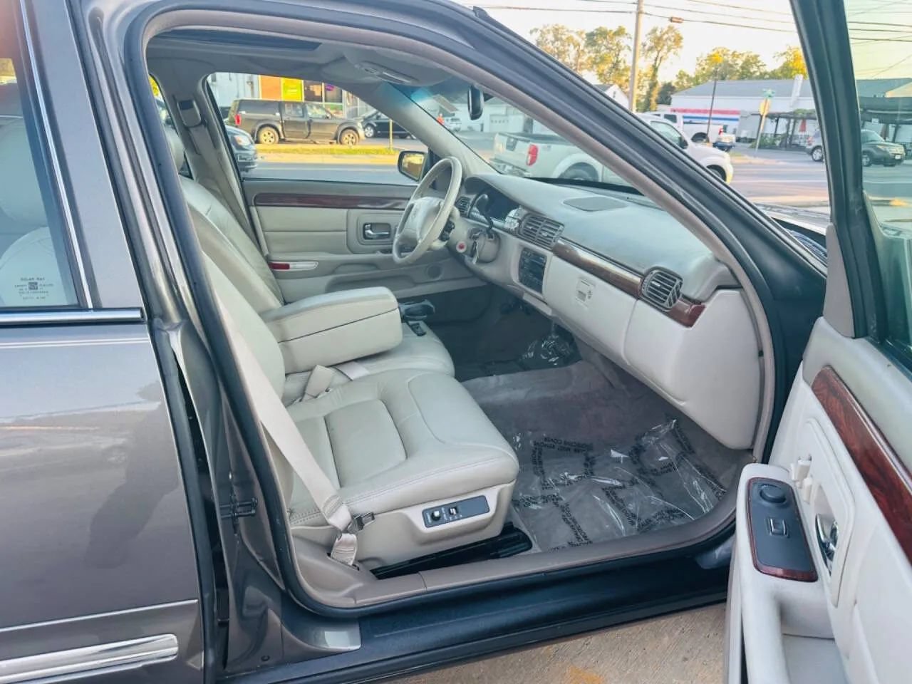 Used 1998 Cadillac De Ville FWD image 28
