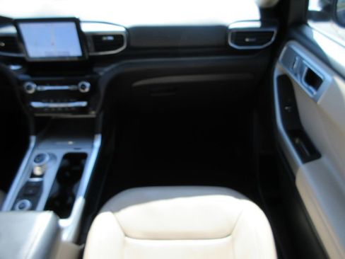 Used 2023 Ford Explorer Limited image 18