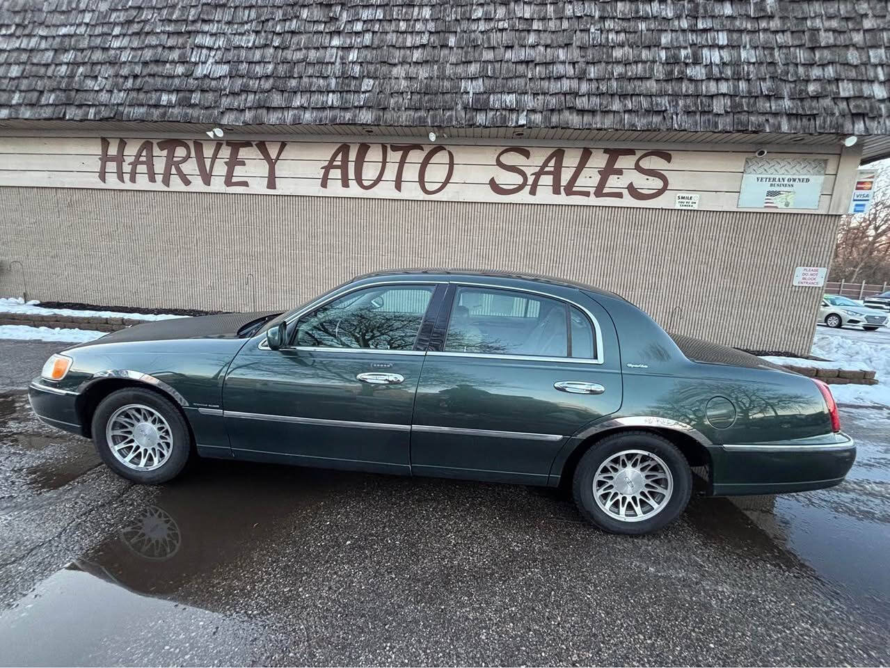 Used 2001 Lincoln Town Car Signature RWD image 9