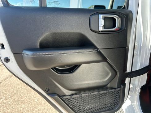 Used 2021 Jeep Gladiator Overland w/ Popular Equipment Package image 27