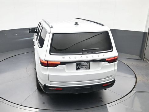 Used 2024 Jeep Wagoneer Series II w/ Flexible Seating Group RWD image 33