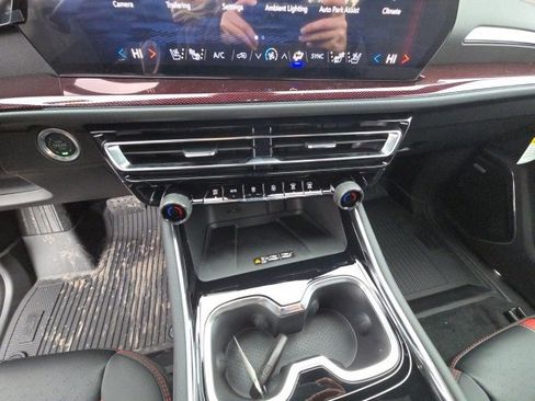 New 2026 Chevrolet Traverse RS w/ LPO, Floor Liner Package image 11