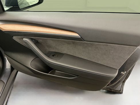 Used 2023 Tesla Model 3 Standard Range image 35