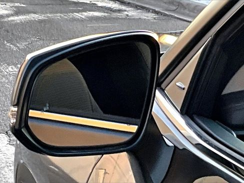 Used 2024 Toyota Highlander LE image 13