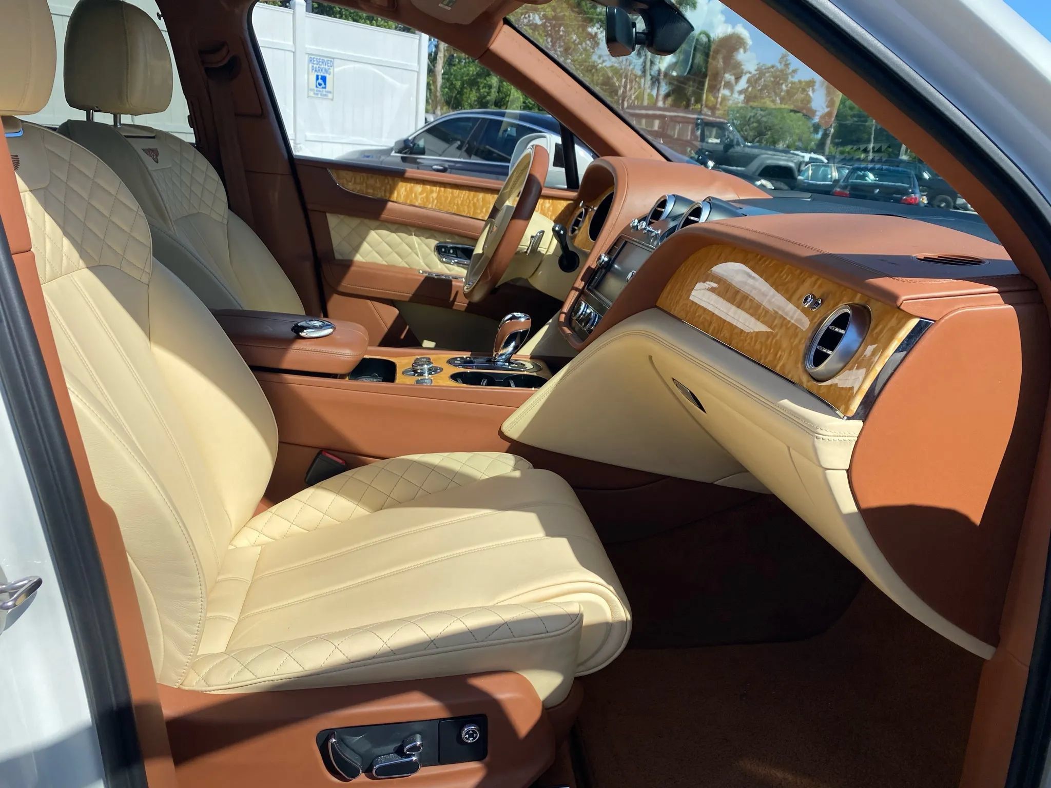 Used 2017 Bentley Bentayga AWD/4WD image 8