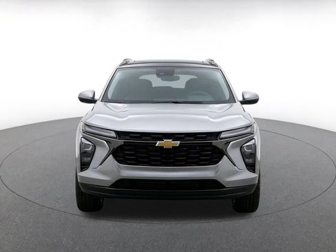 Used 2025 Chevrolet TrailBlazer LT FWD image 2