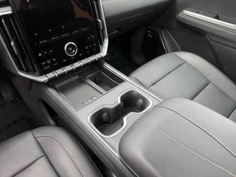Used 2024 GMC Acadia Elevation AWD/4WD image 18