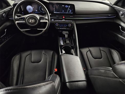 Used 2025 Hyundai Elantra Limited image 8