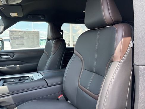 New 2025 Nissan Armada SL w/ Captain's Chari Seat Package image 9