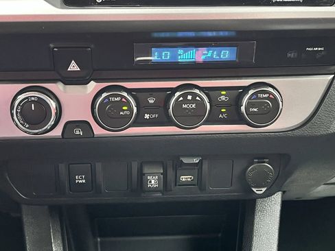 Used 2023 Toyota Tacoma SR5 AWD/4WD image 18