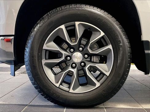Used 2024 Chevrolet Silverado 1500 LT AWD/4WD image 7