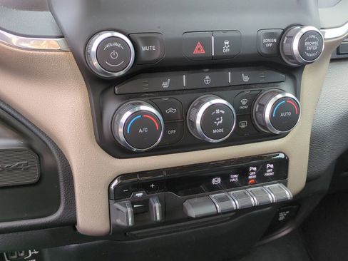 Used 2022 RAM 2500 Laramie w/ Cold Weather Group image 23