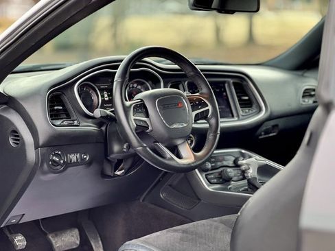 Used 2018 Dodge Challenger R/T Scat Pack w/ Leather Interior Group image 11