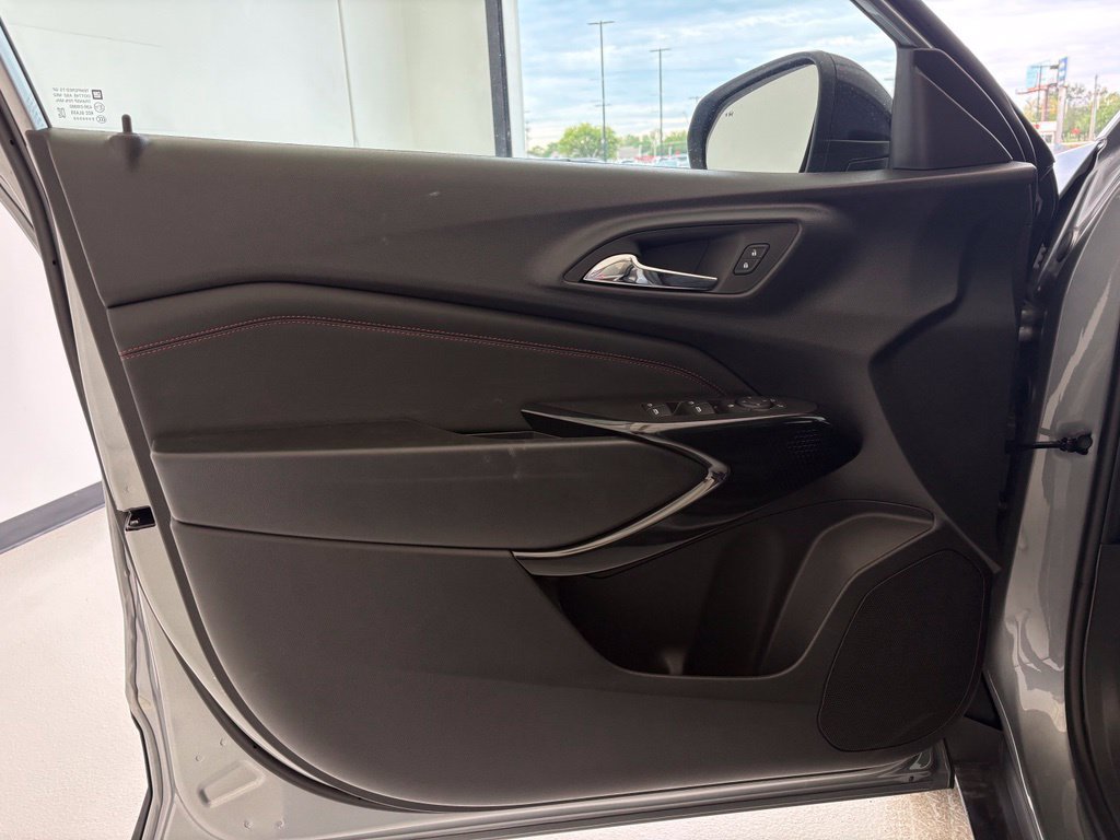 New 2026 Chevrolet Trax RS w/ Sunroof Package FWD image 29