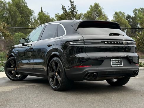 Used 2025 Porsche Cayenne S image 3