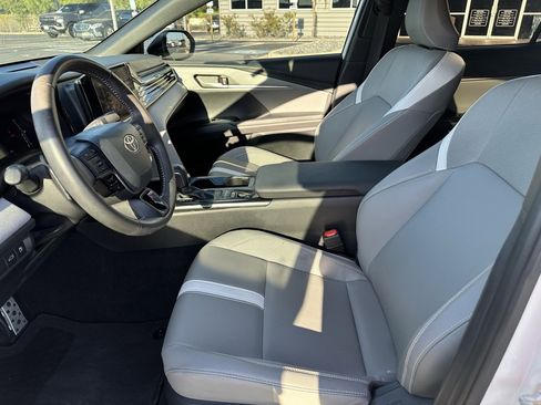 Used 2025 Toyota Camry LE image 11