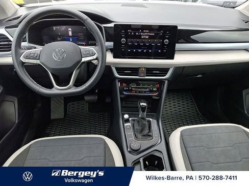 Used 2025 Volkswagen Taos SE AWD/4WD image 14