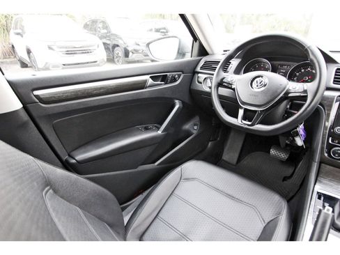 Used 2016 Volkswagen Passat 1.8T SE image 8