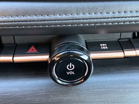 Used 2023 Nissan Ariya Engage image 33