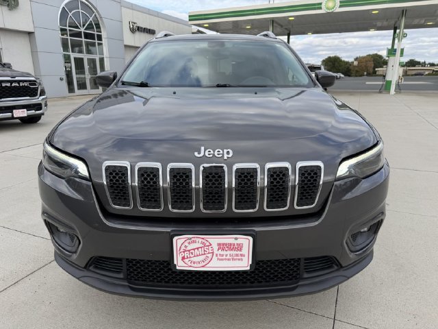 Used 2019 Jeep Cherokee Latitude Plus w/ Comfort/Convenience Group AWD/4WD image 3