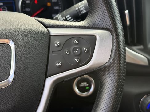 Used 2024 GMC Terrain SLE w/ Driver Convenience Package image 17