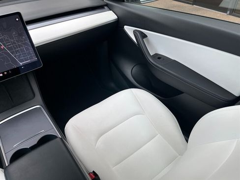Used 2022 Tesla Model Y Long Range AWD/4WD image 18