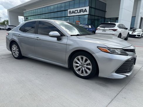 Used 2019 Toyota Camry LE image 1
