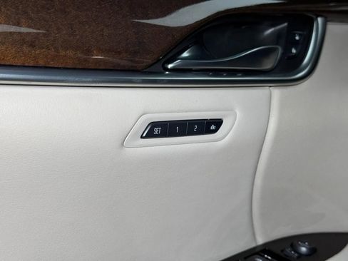 Used 2013 Cadillac XTS Luxury image 31