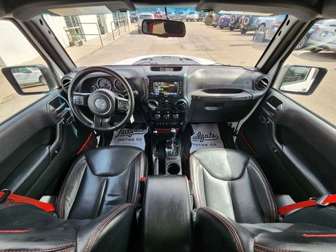 Used 2017 Jeep Wrangler Unlimited Rubicon AWD/4WD image 18