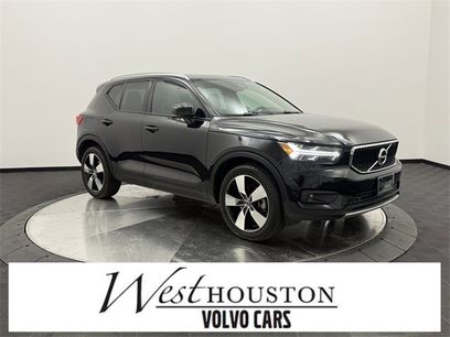 Used 2021 Volvo XC40 T5 Momentum w/ Premium Package