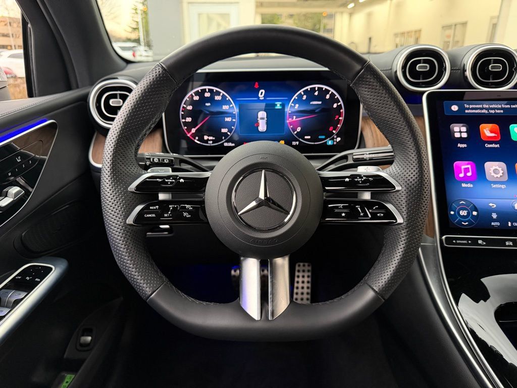 Used 2025 Mercedes-Benz GLC 300 4MATIC image 17