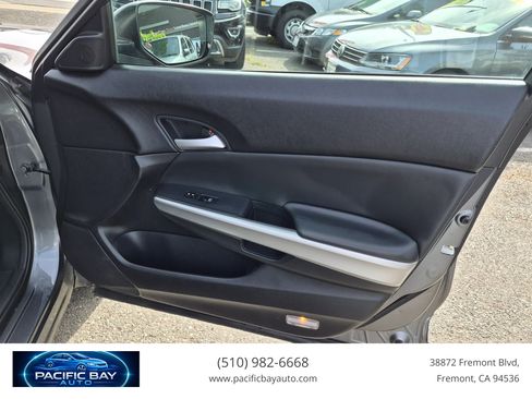 Used 2014 Honda Crosstour EX image 17