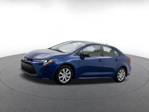 Used 2025 Toyota Corolla LE FWD image 3