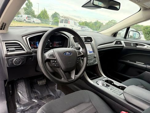 Used 2020 Ford Fusion SE FWD image 14