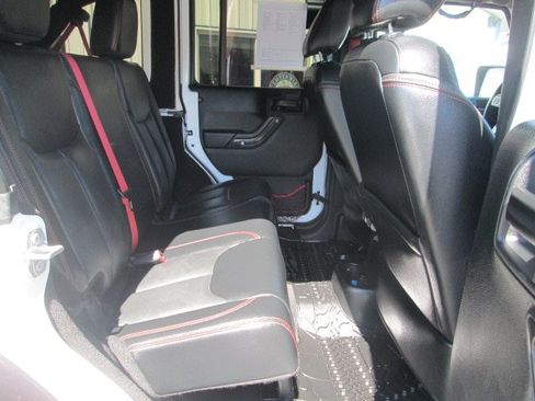 Used 2018 Jeep Wrangler Unlimited Rubicon AWD/4WD image 14