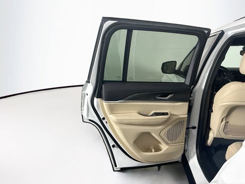 Used 2023 Jeep Grand Cherokee Limited image 27