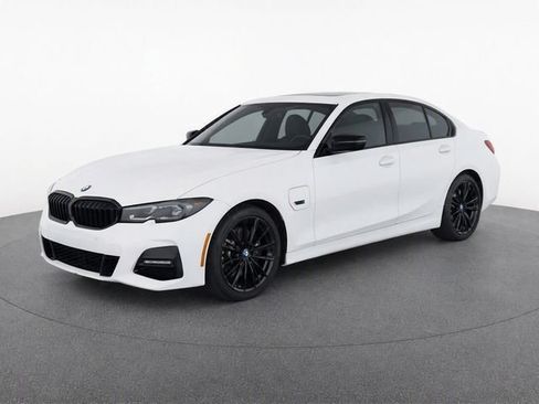 Used 2022 BMW 330e w/ M Sport Package RWD image 1