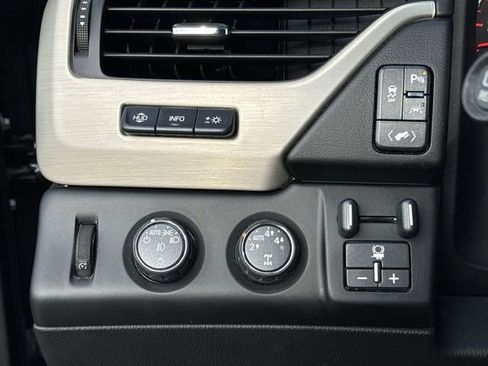 Used 2016 GMC Yukon Denali w/ Open Road Package image 17