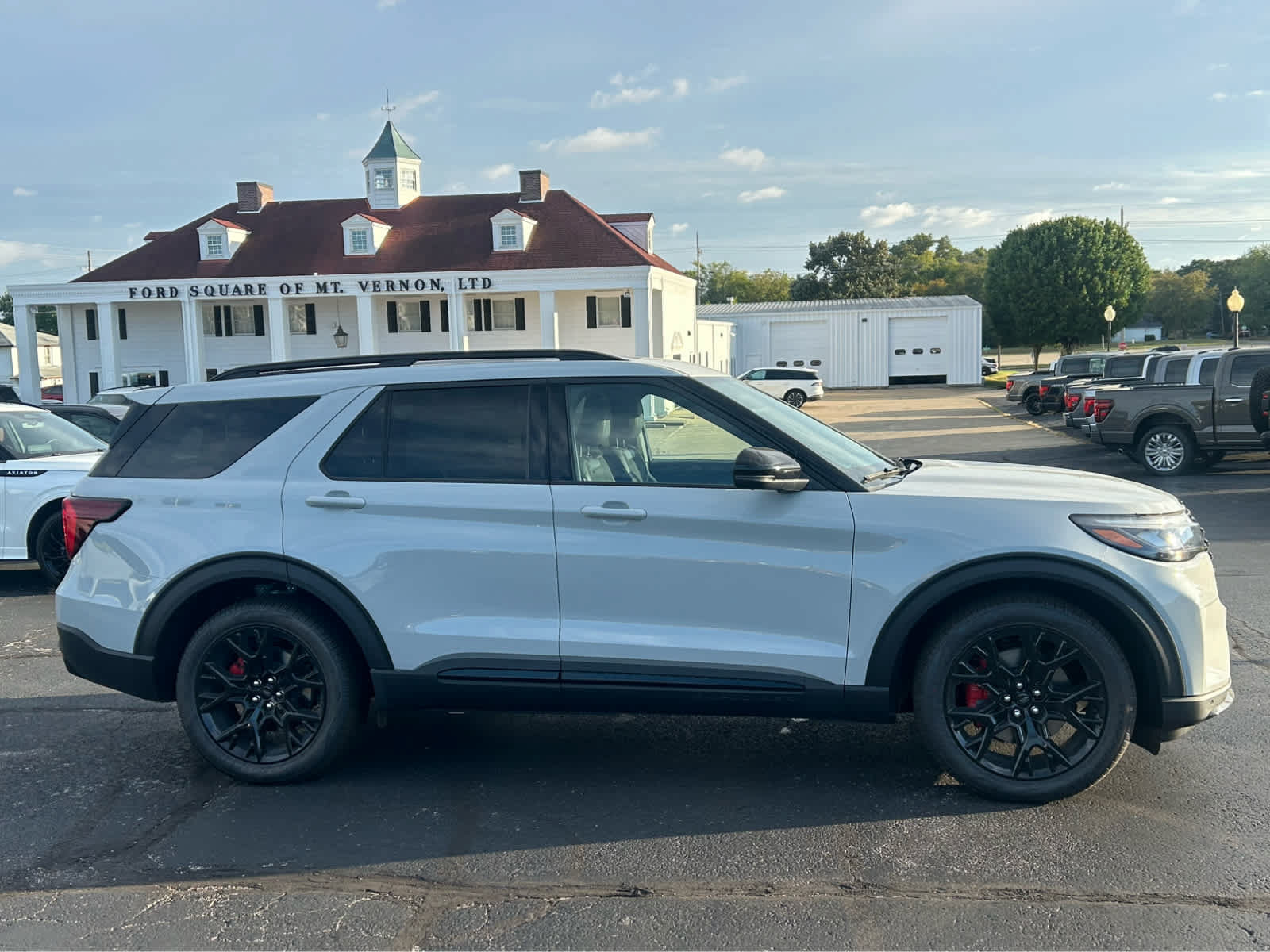 New 2027 Ford Explorer ST w/ Sun And Sound Package AWD/4WD image 3