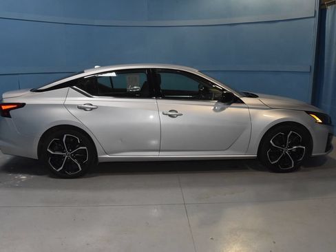 Used 2024 Nissan Altima 2.5 SR FWD image 23