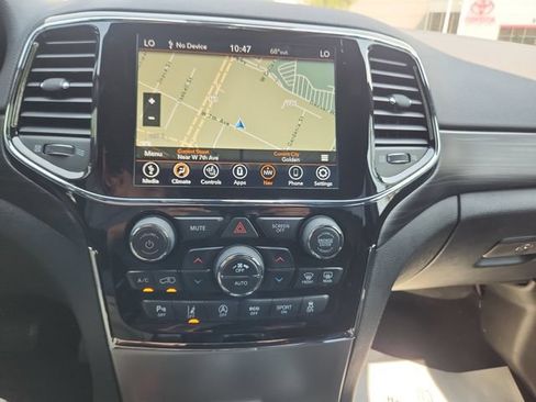 Used 2021 Jeep Grand Cherokee Laredo X AWD/4WD image 12